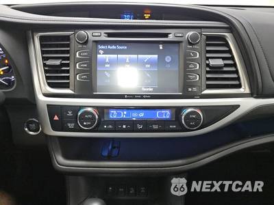 2019 Toyota Highlander SE - zdjęcie 11 z 27 - miniatura