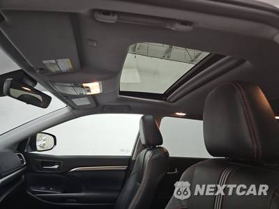 2019 Toyota Highlander SE - zdjęcie 20 z 27 - miniatura