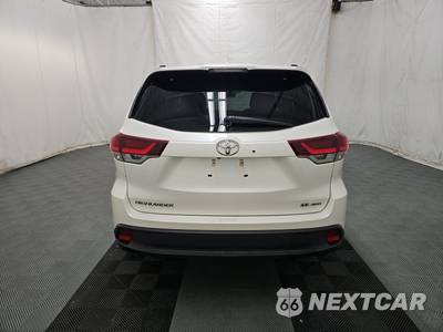 2019 Toyota Highlander SE - zdjęcie 5 z 27 - miniatura