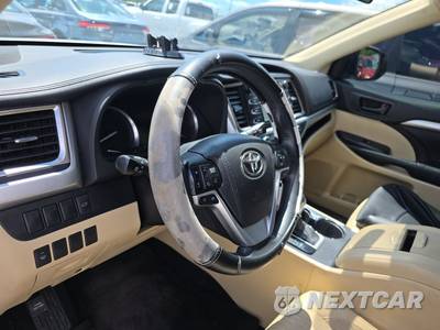 2015 Toyota Highlander LE Plus - zdjęcie 10 z 34 - miniatura