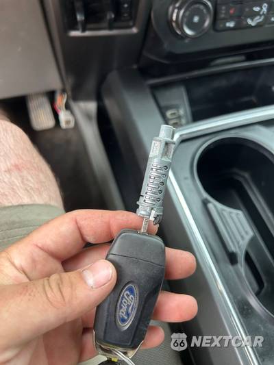 2017 Ford Super Duty F-350 XLT Crew Cab Medium Bed - zdjęcie 25 z 39 - miniatura