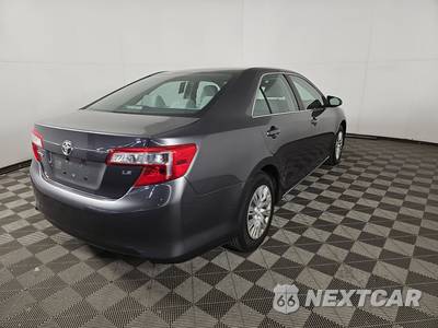 2014 Toyota Camry LE - zdjęcie 4 z 17 - miniatura