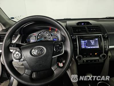 2014 Toyota Camry LE - zdjęcie 11 z 17 - miniatura