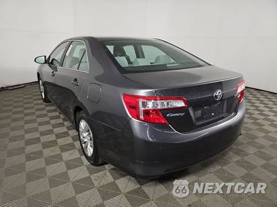 2014 Toyota Camry LE - zdjęcie 6 z 17 - miniatura