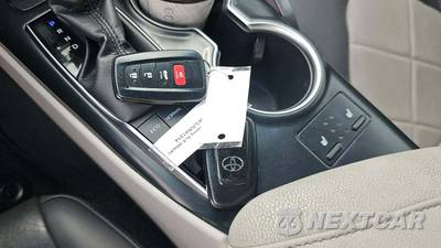2018 Toyota Camry XLE - zdjęcie 19 z 25 - miniatura