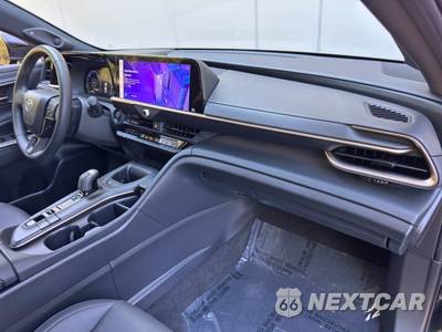 2023 Toyota Crown Limited - zdjęcie 13 z 48 - miniatura