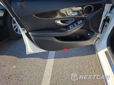 2017 Mercedes-Benz C 300 Sedan - zdjęcie 9 z 18 - miniatura
