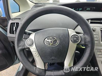 2015 Toyota Prius Plug-In Hybrid - zdjęcie 10 z 32 - miniatura