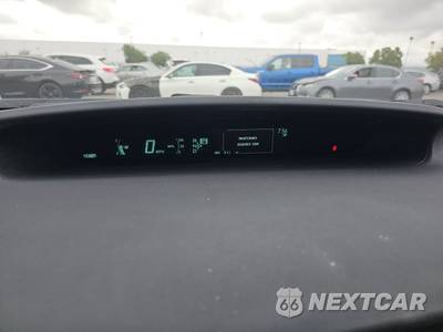 2015 Toyota Prius Plug-In Hybrid - zdjęcie 12 z 32 - miniatura