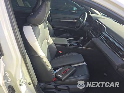 2025 Toyota Camry SE - zdjęcie 8 z 20 - miniatura