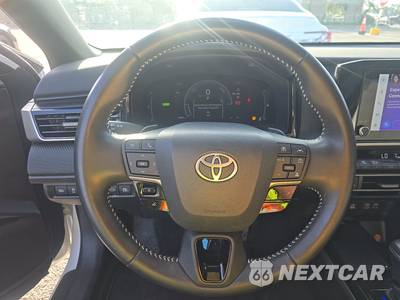 2025 Toyota Camry SE - zdjęcie 10 z 20 - miniatura