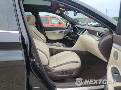 2019 INFINITI ESSENTIAL - zdjęcie 8 z 27 - miniatura