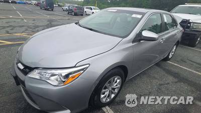 2015 Toyota Camry LE - zdjęcie 21 z 28 - miniatura