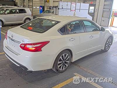 2017 Nissan Altima 2.5 SV - zdjęcie 4 z 32 - miniatura