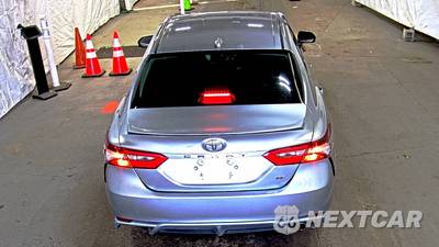 2021 Toyota Camry SE - zdjęcie 5 z 36 - miniatura