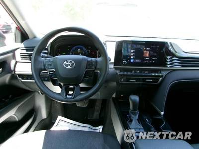 2025 Toyota Camry LE - zdjęcie 2 z 21 - miniatura