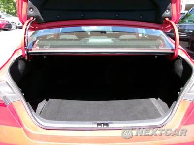 2025 Toyota Camry LE - zdjęcie 10 z 21 - miniatura
