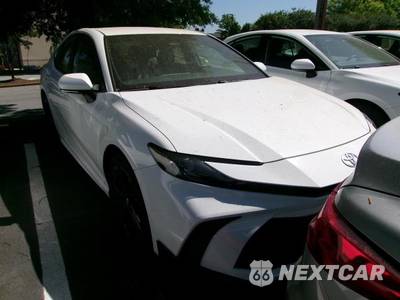2025 Toyota Camry SE - zdjęcie 4 z 22 - miniatura