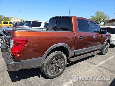 2017 Nissan TITAN Platinum Reserve Crew Cab Short Bed - zdjęcie 4 z 27 - miniatura