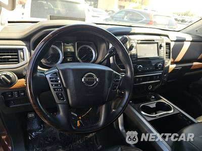 2017 Nissan TITAN Platinum Reserve Crew Cab Short Bed - zdjęcie 11 z 27 - miniatura