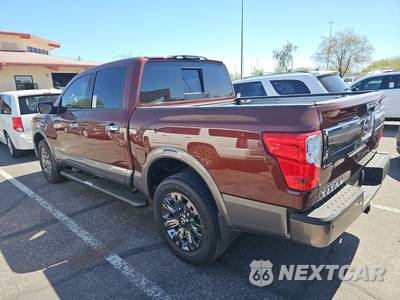 2017 Nissan TITAN Platinum Reserve Crew Cab Short Bed - zdjęcie 6 z 27 - miniatura