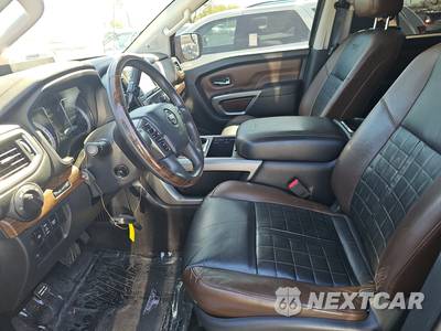 2017 Nissan TITAN Platinum Reserve Crew Cab Short Bed - zdjęcie 7 z 27 - miniatura