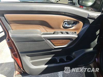 2017 Nissan TITAN Platinum Reserve Crew Cab Short Bed - zdjęcie 9 z 27 - miniatura