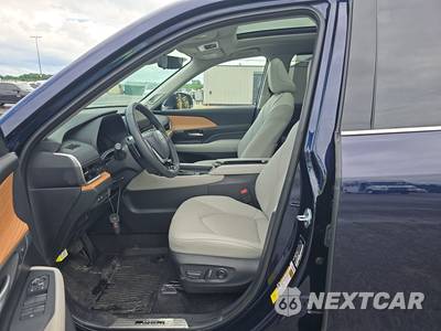 2025 Toyota Grand Highlander Platinum - zdjęcie 7 z 22 - miniatura