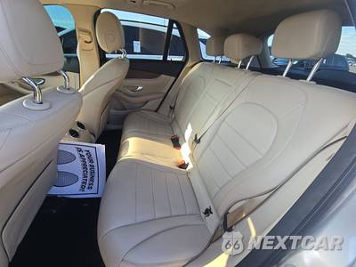 2020 Mercedes-Benz GLC 300 - zdjęcie 13 z 20 - miniatura