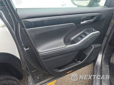 2021 Toyota Highlander XLE - zdjęcie 9 z 25 - miniatura