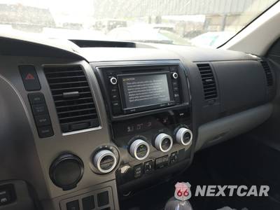 2016 Toyota Sequoia SR5 - zdjęcie 11 z 21 - miniatura