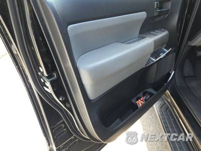 2016 Toyota Sequoia SR5 - zdjęcie 9 z 21 - miniatura