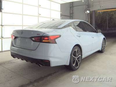 2023 Nissan Altima SR - zdjęcie 4 z 40 - miniatura