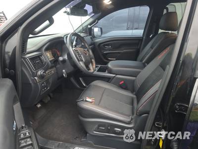 2021 Nissan TITAN PRO-4X Crew Cab Short Bed - zdjęcie 7 z 29 - miniatura