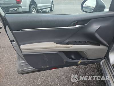 2022 Toyota Camry SE - zdjęcie 9 z 35 - miniatura