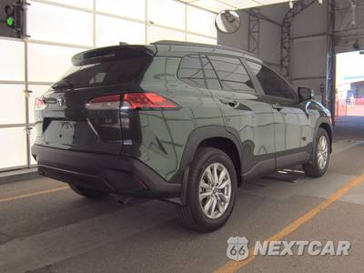 2025 Toyota Corolla Cross LE - zdjęcie 4 z 22 - miniatura