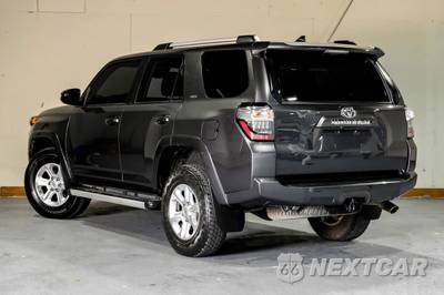 2020 Toyota 4Runner SR5 - zdjęcie 10 z 50 - miniatura