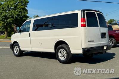 2018 Chevrolet Express 2500 Passenger Van LS 1LS 135.0" WB - zdjęcie 6 z 77 - miniatura