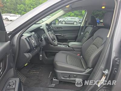 2025 Nissan Pathfinder SV - zdjęcie 7 z 22 - miniatura
