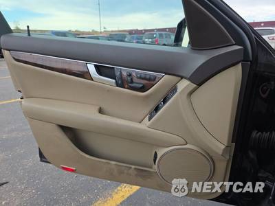 2014 Mercedes-Benz C 300 4MATIC Sedan - zdjęcie 9 z 18 - miniatura
