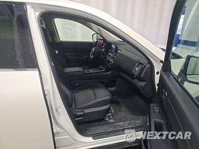 2024 Nissan Pathfinder SV - zdjęcie 8 z 22 - miniatura