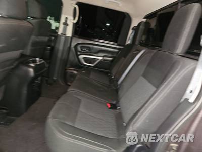 2017 Nissan TITAN SV Crew Cab Short Bed - zdjęcie 13 z 32 - miniatura