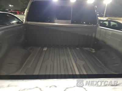 2017 Nissan TITAN SV Crew Cab Short Bed - zdjęcie 16 z 32 - miniatura