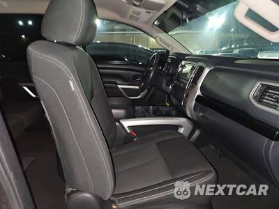 2017 Nissan TITAN SV Crew Cab Short Bed - zdjęcie 8 z 32 - miniatura