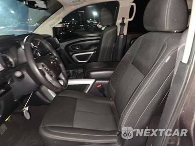 2017 Nissan TITAN SV Crew Cab Short Bed - zdjęcie 7 z 32 - miniatura