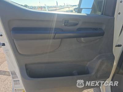 2015 Nissan NV3500 HD Passenger S 146.1" WB - zdjęcie 9 z 36 - miniatura