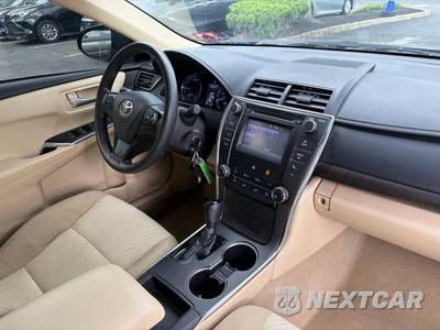 2017 Toyota Camry LE - zdjęcie 34 z 49 - miniatura