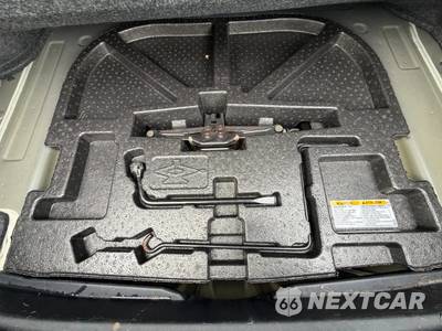 2017 Toyota Camry LE - zdjęcie 38 z 49 - miniatura
