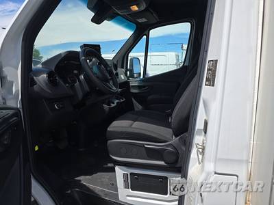 2024 Mercedes-Benz Sprinter 4500 Cab Chassis DRW 170.0" WB - zdjęcie 7 z 17 - miniatura