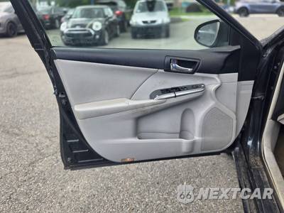 2013 Toyota XLE - zdjęcie 28 z 72 - miniatura